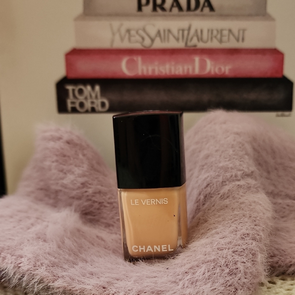 CHANEL Le Vernis Nail Polish - Elegant Beige